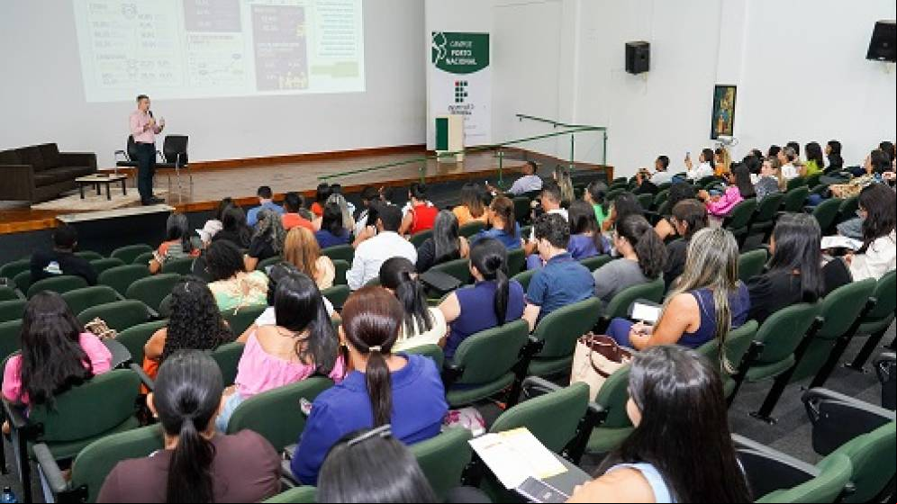 Educadora de Porto Nacional relata coragem e medo ao denunciar violência sexual infantil em encontro da campanha &quot;Diálogos em Rede&quot;