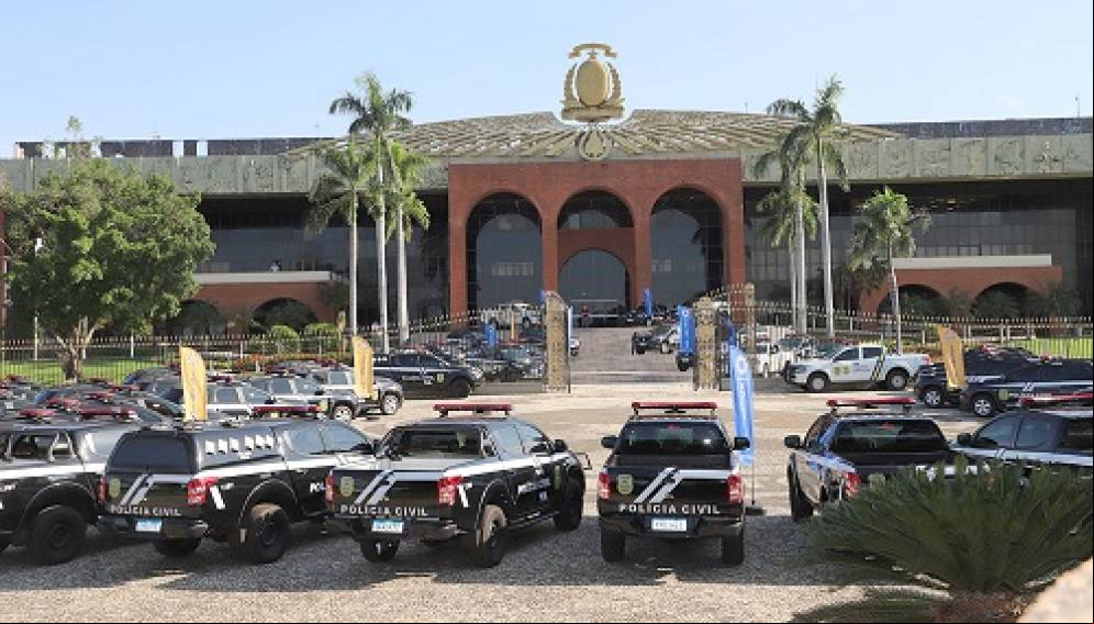 A renovação da frota de veículos, bem como a aquisição de equipamentos de tecnologia de alta performance, também contribuíram para a eficiência do serviço de inteligência da Polícia Civil