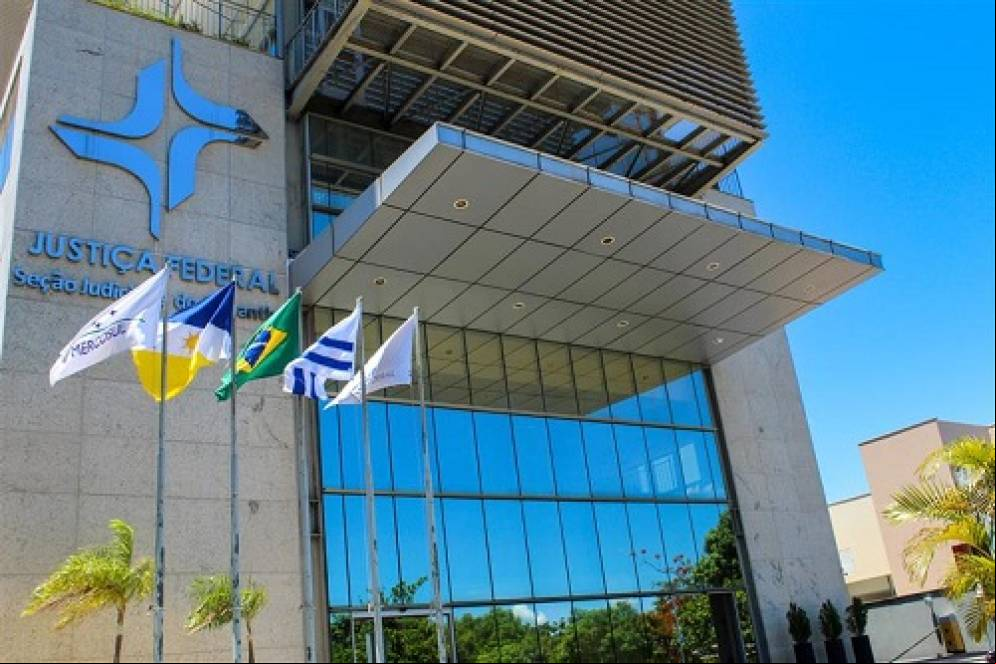 Decisão judicial garante reintegração imediata de aluna cotista na UFT