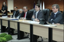 Presidente do TJTO reúne magistrados e empossa juízes auxiliares