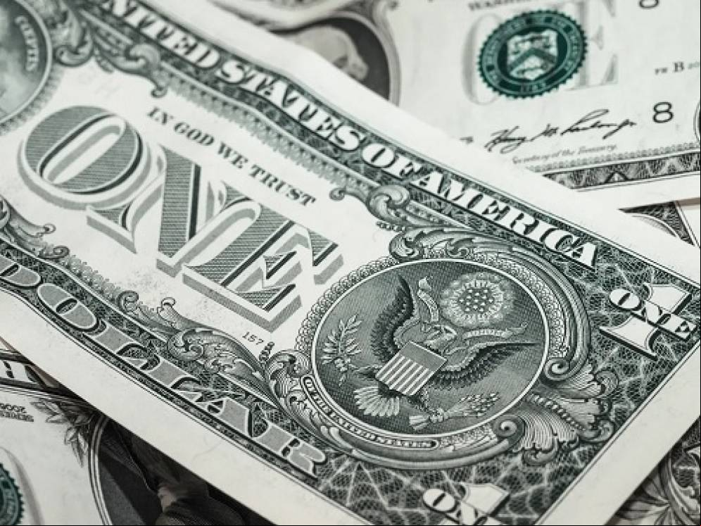 Dólar bate R$ 6 pela 1ª vez na história com pacote fiscal e isenção do IR; bolsa cai