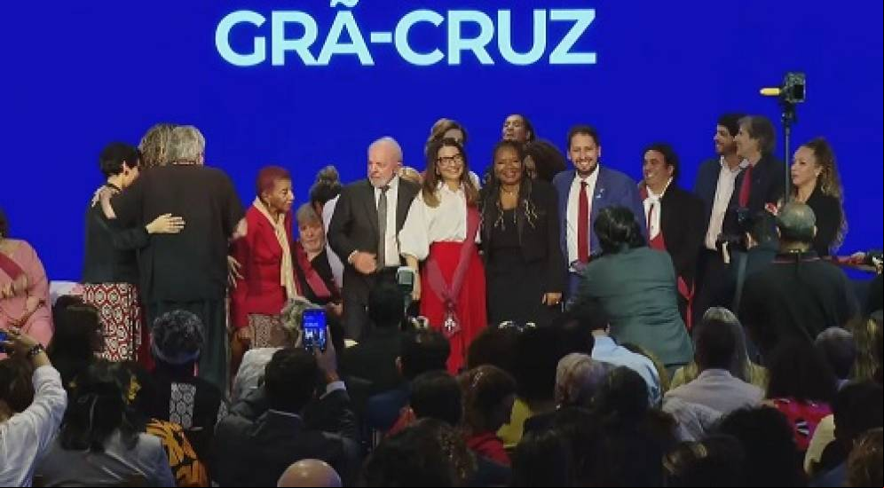 Janja recebe a mais alta honraria da Ordem do Mérito Cultural