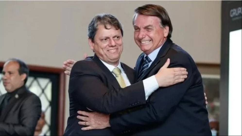 O governador paulista Tarcísio de Freitas e Jair Bolsonaro.