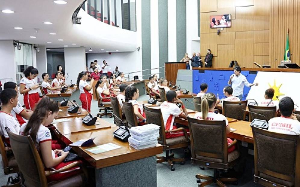 Estudantes de Porto Nacional participam do projeto Visita Guiada na Assembleia Legislativa