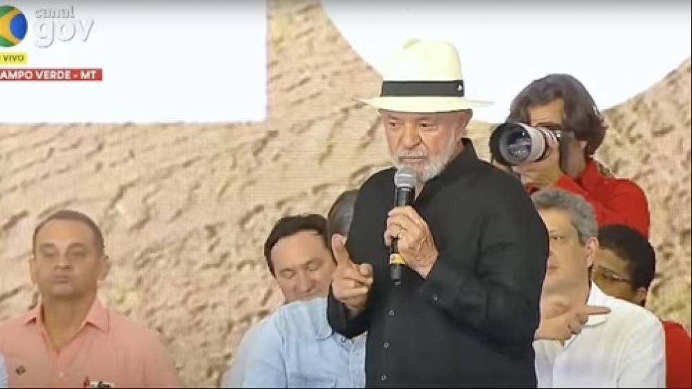 Lula defende regulação de redes: &quot;Tudo tem controle, menos os aplicativos&quot;