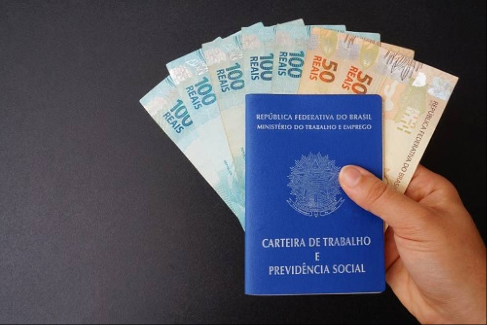Governo envia lei orçamentária com salário mínimo de R$ 1.630 e crescimento do PIB de 2,5%