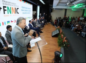 Eduardo Siqueira Campos destaca protagonismo de Palmas e propõe pacto habitacional durante abertura do Fórum Norte-Nordeste da Indústria da Construção Civil