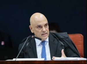Veja os crimes pelos quais Moraes mandou investigar Eduardo Bolsonaro