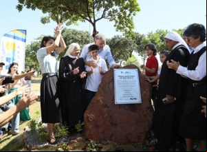 Prefeito Eduardo Siqueira entrega Praça Mosteiro de São Bento e se emociona com homenagem e memória familiar